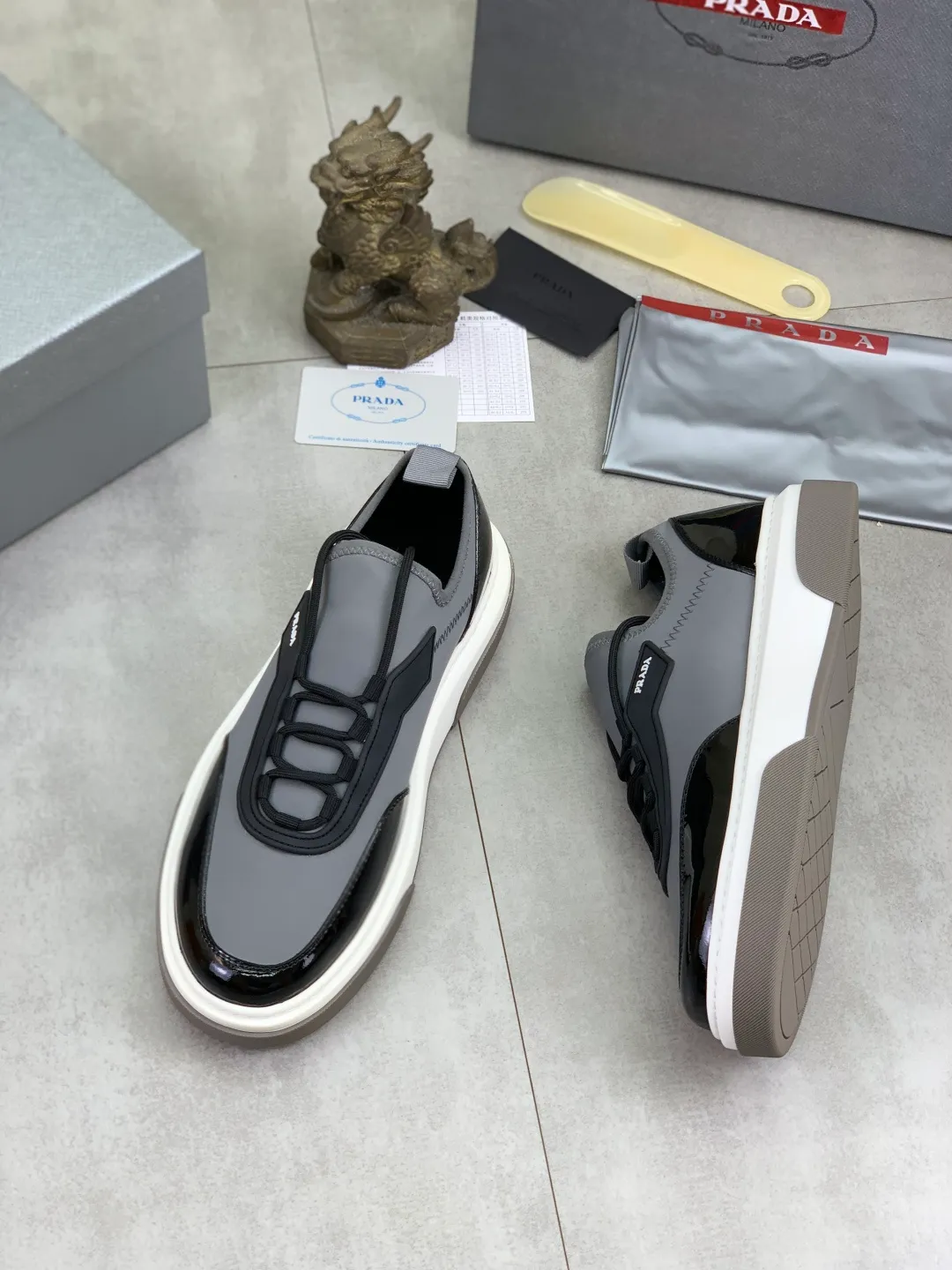 Men's men's shoes 💰P542💰 [New style] popular models are on the official website, 🆘 The trendy brand (Prada) mainly promotes popular models, avant-garde and versatile fashionable men's shoes private version mold opening, cowhide surface splicing 1:1.. Fashionable and simple, original imported cowhide lining cowhide feet; the atmosphere and personality are more fashionable, eye-catching and pursuing class. It will subvert the old idea and be a must-have for fashionistas with you! Must keep it! Tall and comfortable, large and low, high-end quality workmanship. Size: 38-44 3️⃣colors available.
